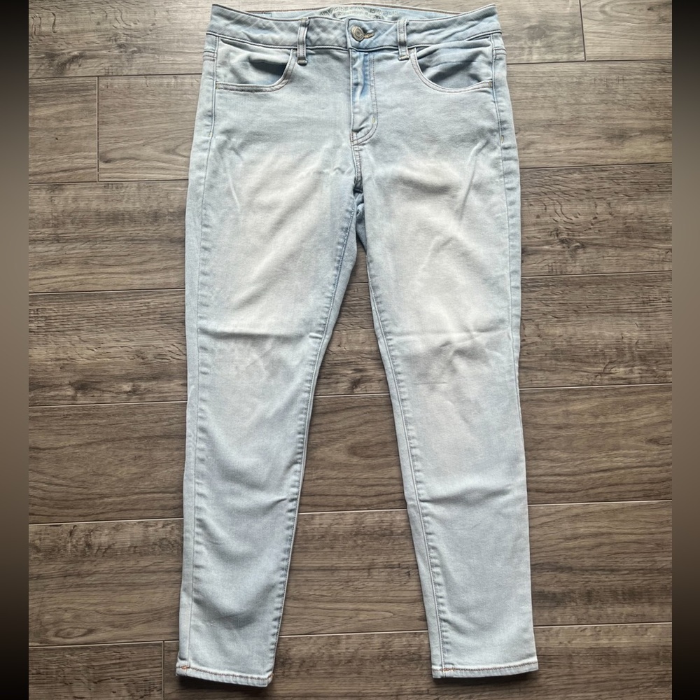 American Eagle Outfitters Light Wash Skinny Jeans